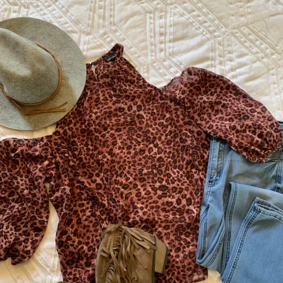 Last One! Leopard Cold Shoulder Blouse - Picture 3 of 6